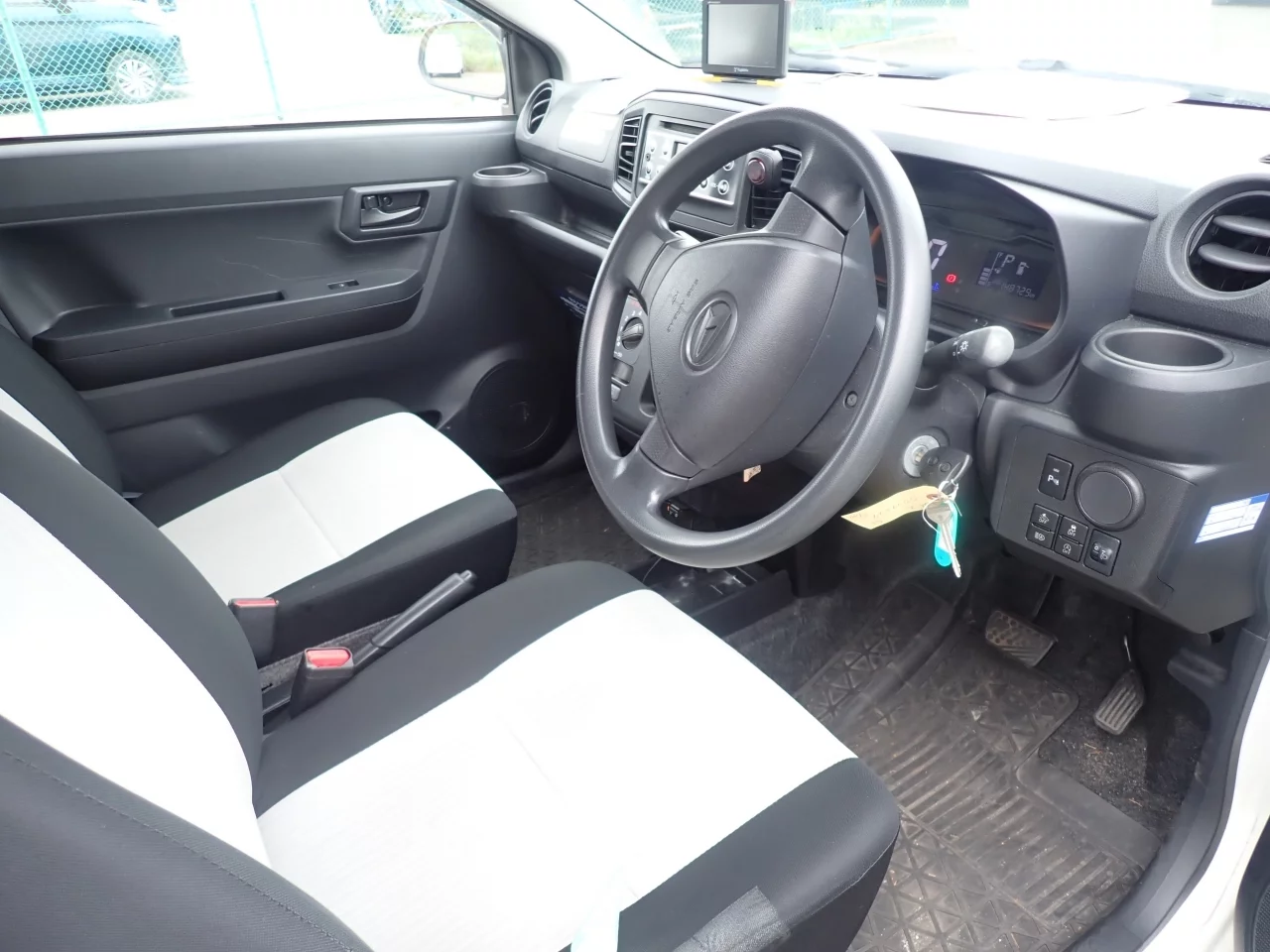 Daihatsu Mira e:S  с аукциона в Японии