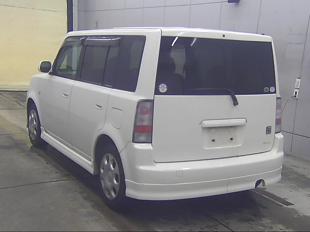 Toyota bB  с аукциона в Японии