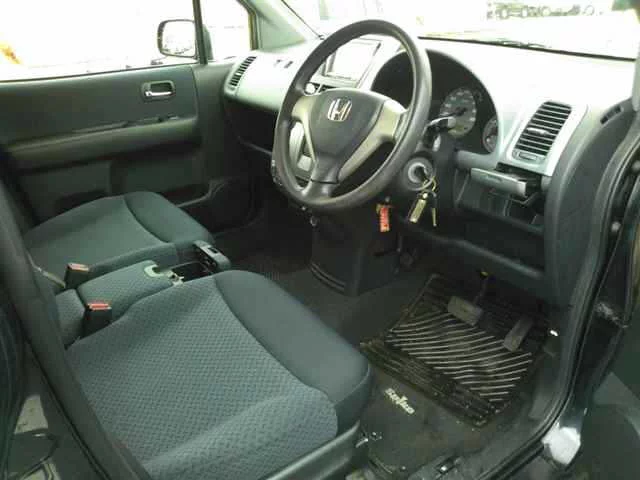 Honda Mobilio Spike  с аукциона в Японии