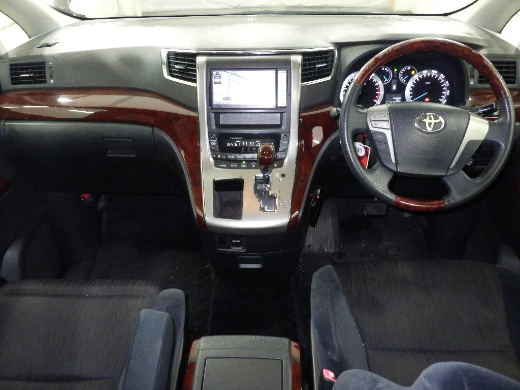 Toyota Vellfire  с аукциона в Японии