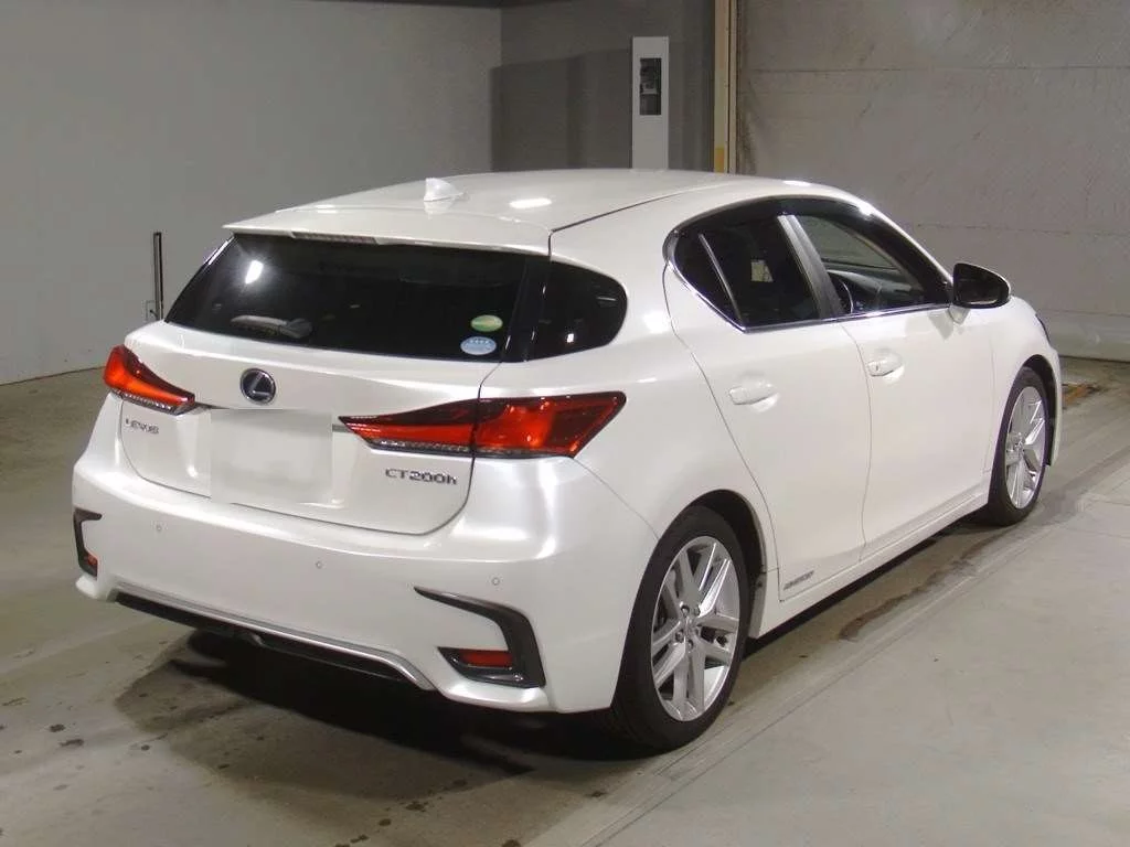 Lexus CT200h  с аукциона в Японии