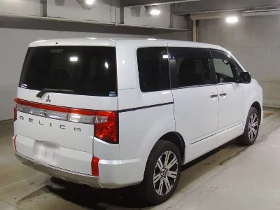 Mitsubishi Delica D:5