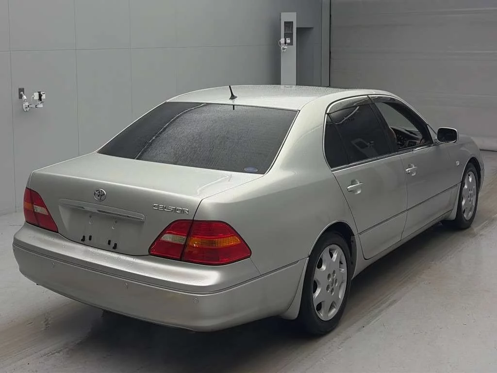 Toyota Celsior  с аукциона в Японии