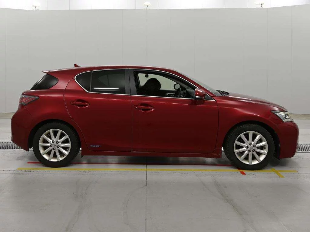 Lexus CT200h  с аукциона в Японии