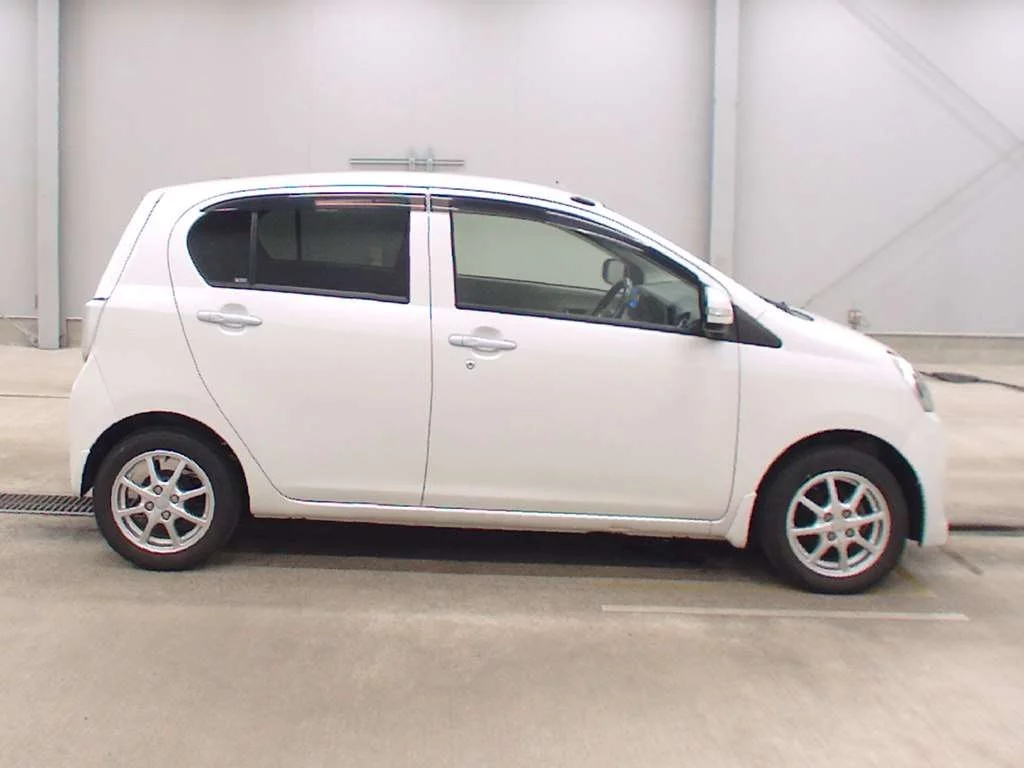 Daihatsu Mira e:S  с аукциона в Японии