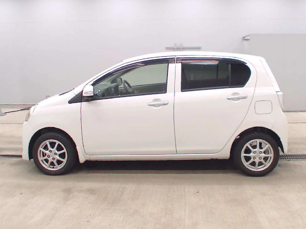 Daihatsu Mira e:S  с аукциона в Японии