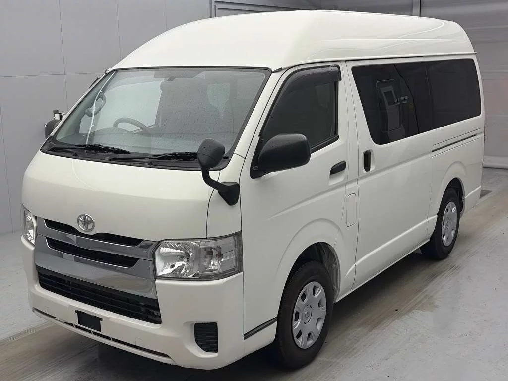 Toyota RegiusAce  с аукциона в Японии
