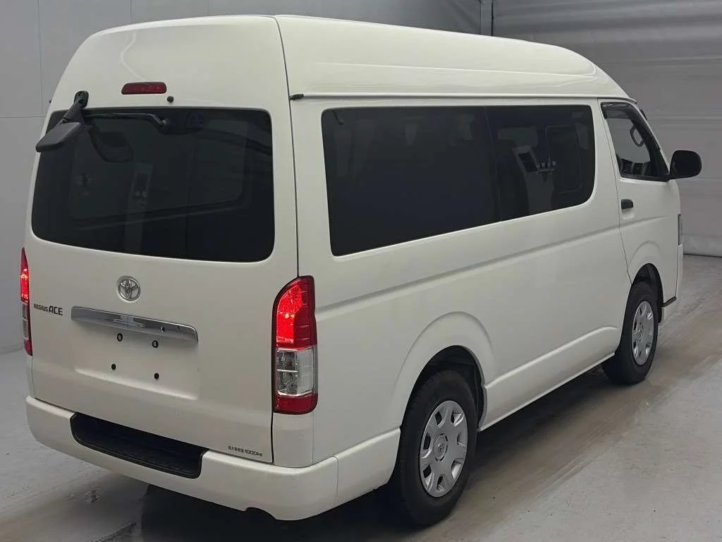Toyota RegiusAce  с аукциона в Японии