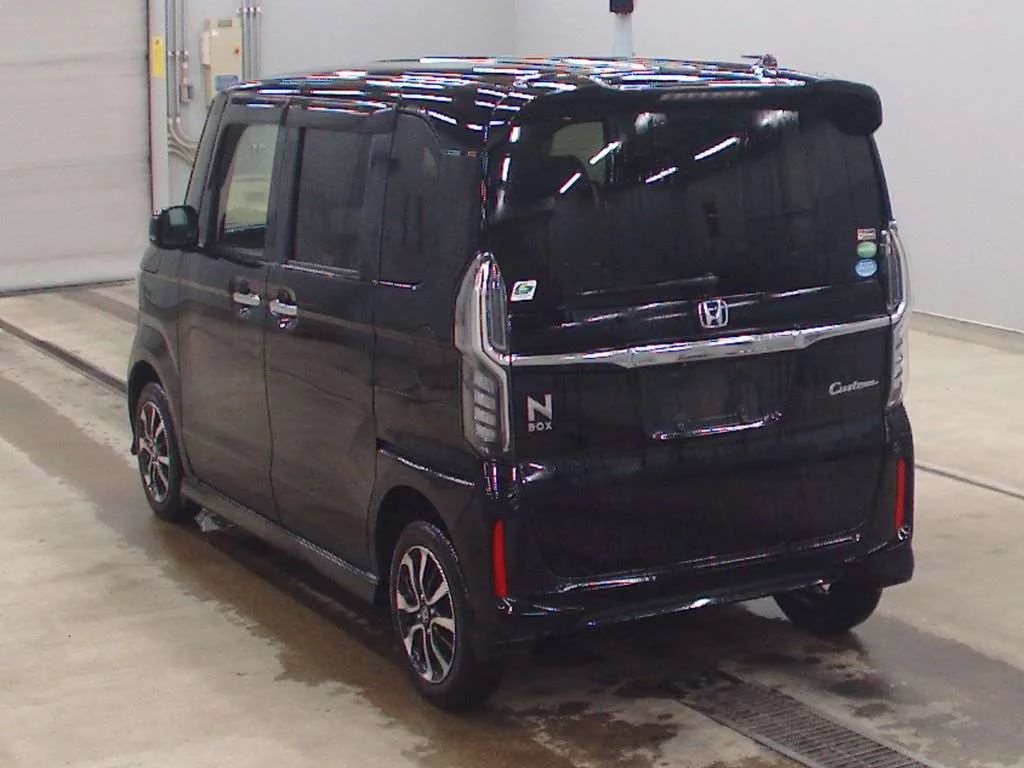 Honda N BOX CUSTOM  с аукциона в Японии
