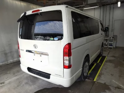TOYOTA HIACE