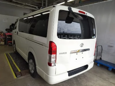 TOYOTA HIACE