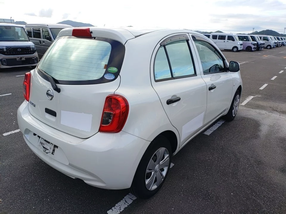 Nissan March  с аукциона в Японии