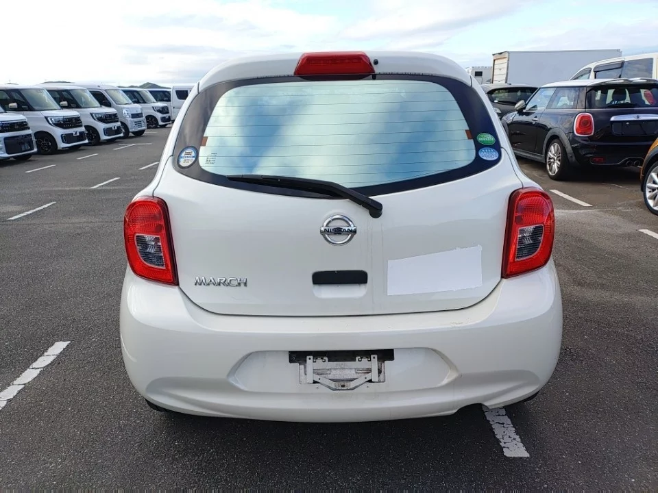 Nissan March  с аукциона в Японии