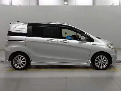 Honda FREED SPIKE HYBRID