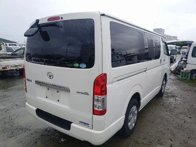 TOYOTA HIACE