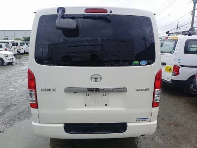 TOYOTA HIACE