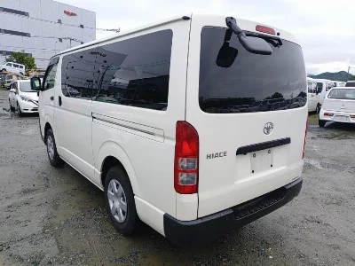 TOYOTA HIACE