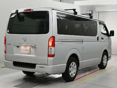TOYOTA HIACE VAN