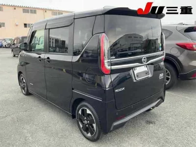 NISSAN ROOX