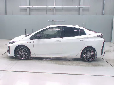 TOYOTA PRIUS PHV