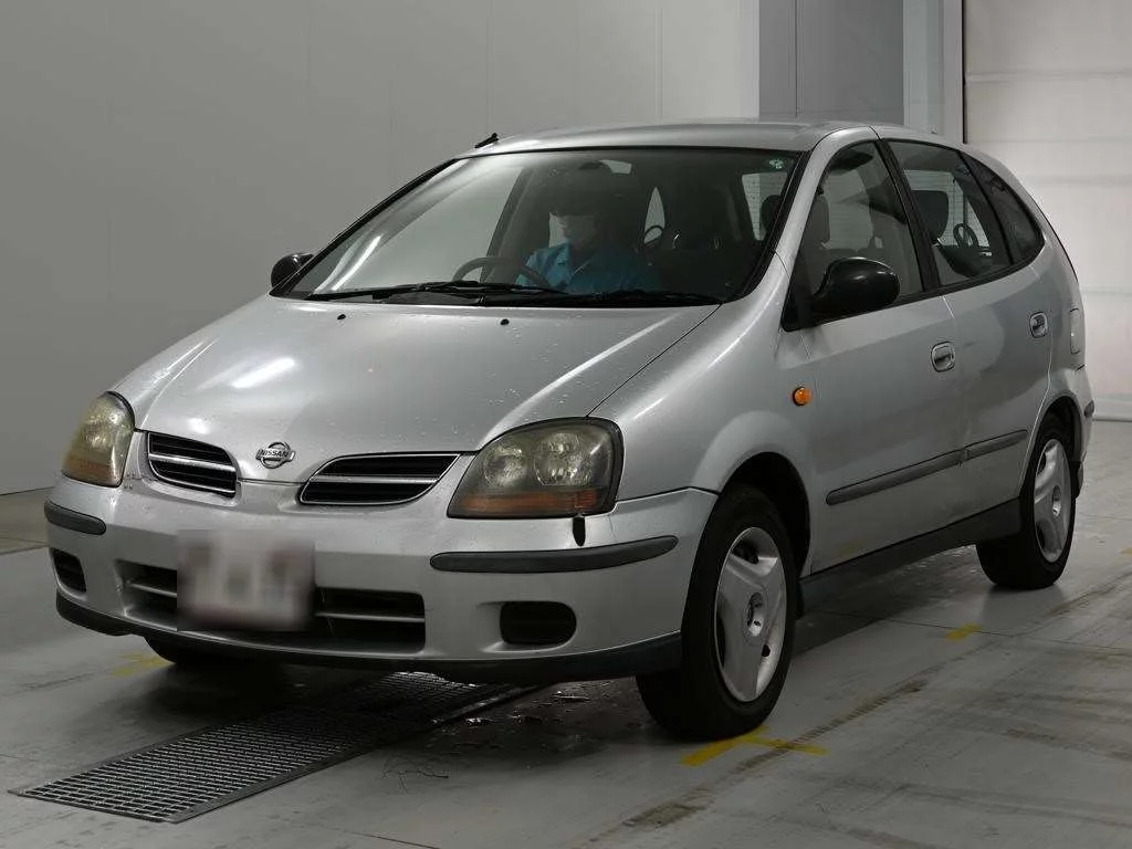 Nissan Tino  с аукциона в Японии
