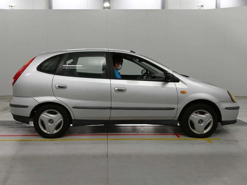Nissan Tino  с аукциона в Японии