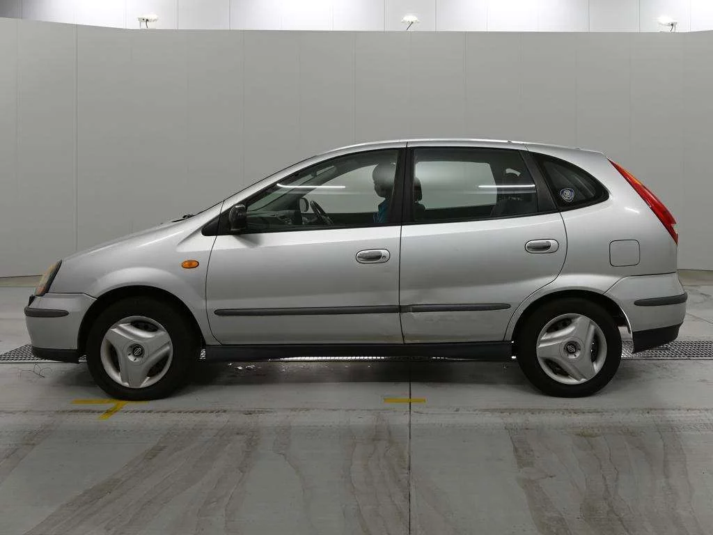 Nissan Tino  с аукциона в Японии