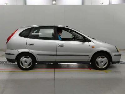 Nissan Tino