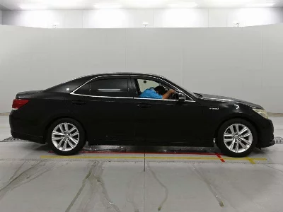 Toyota CROWN HYBRID