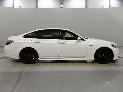 Toyota CROWN HYBRID