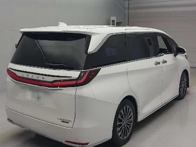 Lexus LM500h
