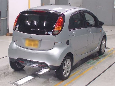 Mitsubishi i