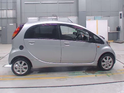 Mitsubishi i