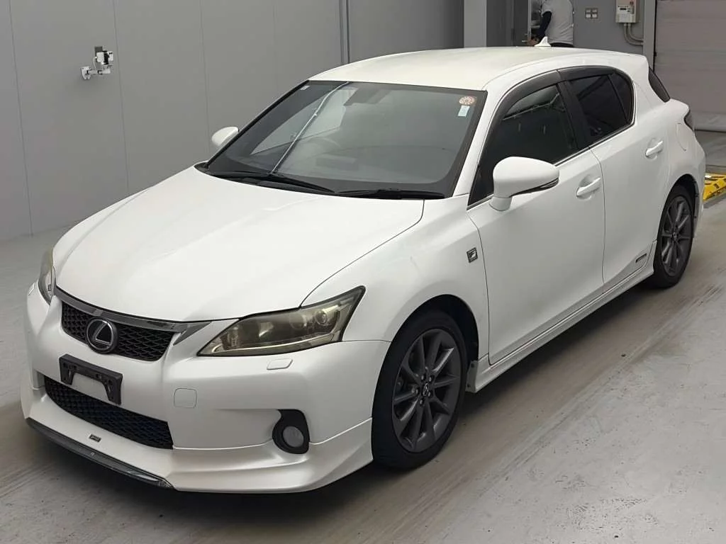 Lexus CT200h  с аукциона в Японии