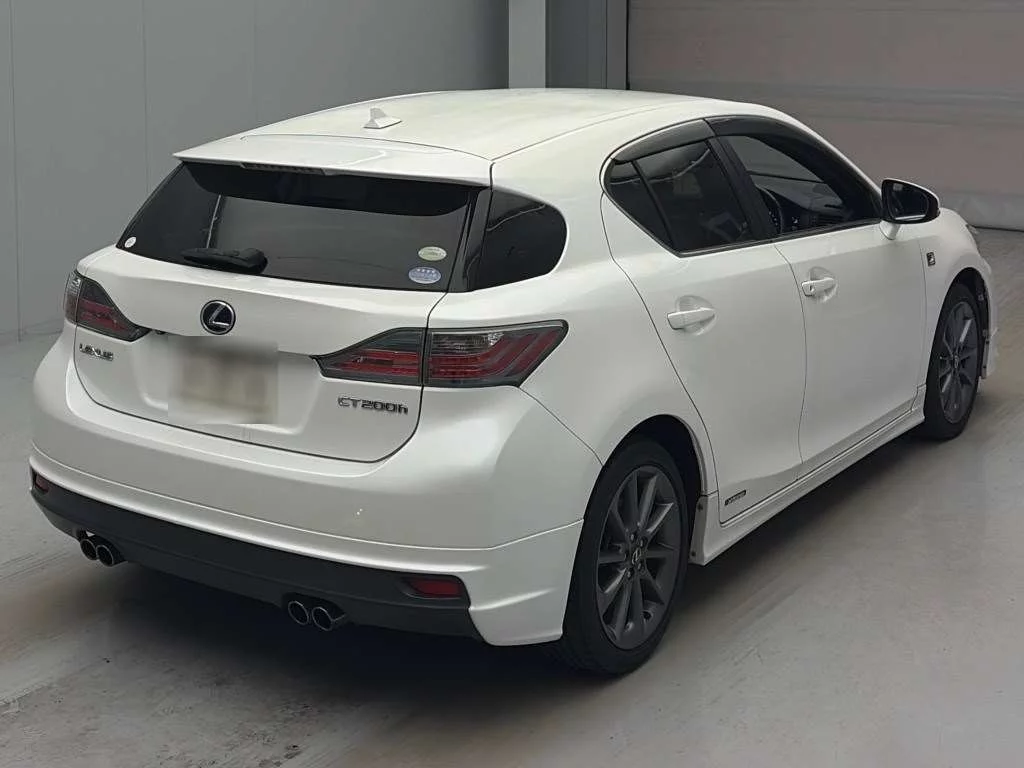 Lexus CT200h  с аукциона в Японии