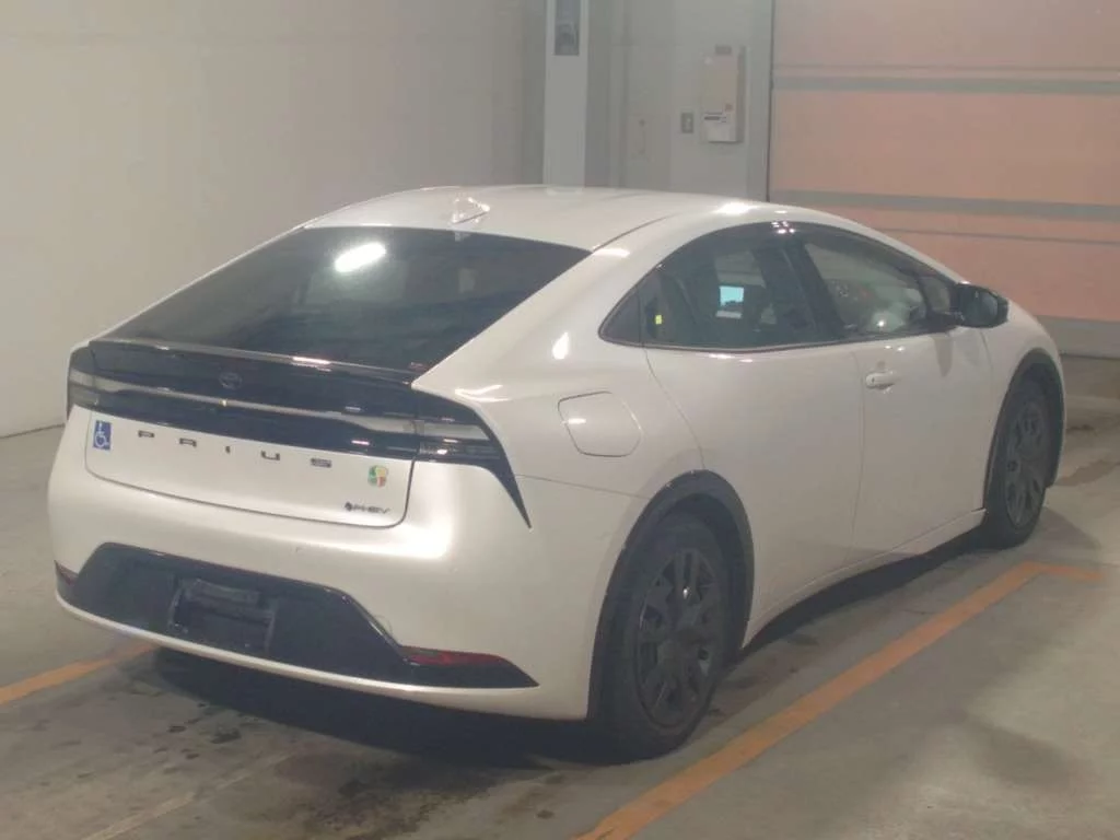 Toyota Prius PHV  с аукциона в Японии