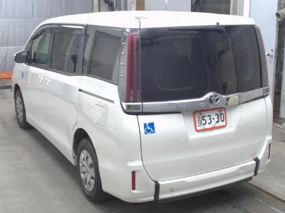 TOYOTA NOAH
