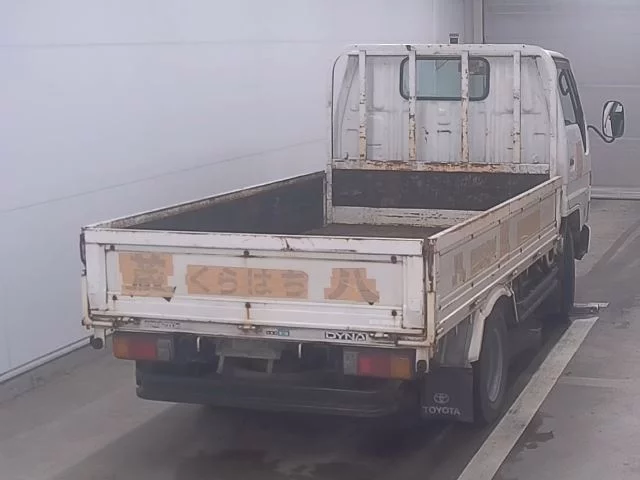 Toyota Dyna  с аукциона в Японии