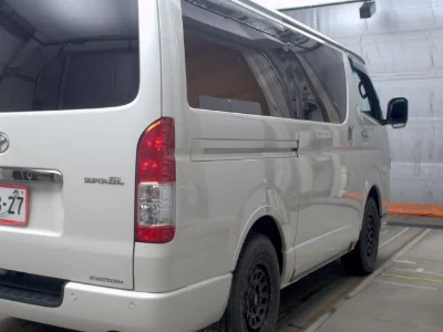 TOYOTA HIACE VAN