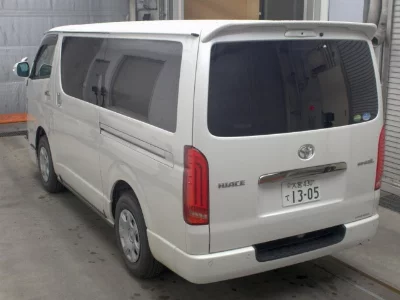 TOYOTA HIACE VAN