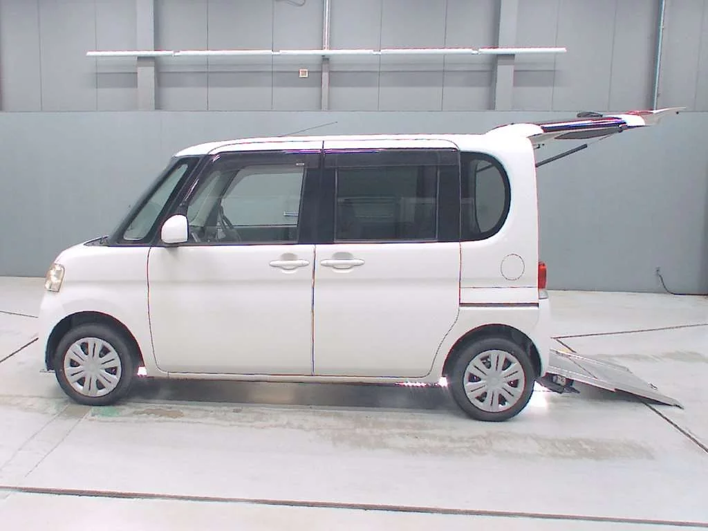 Daihatsu Tanto  с аукциона в Японии