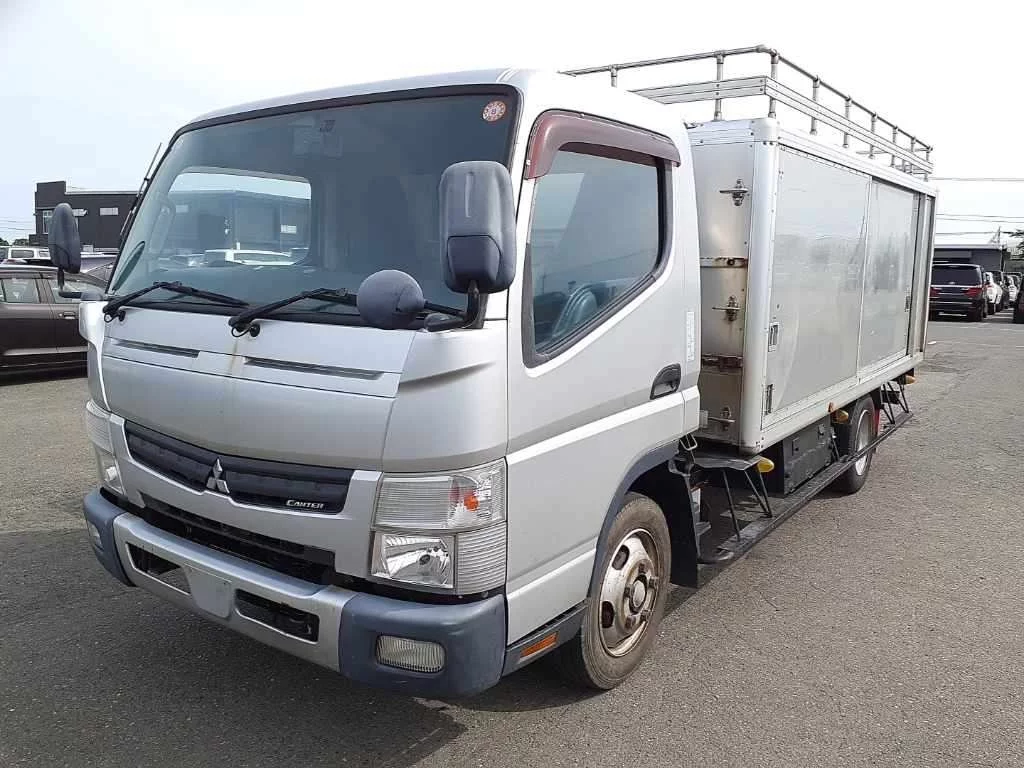 Mitsubishi Fuso Canter  с аукциона в Японии