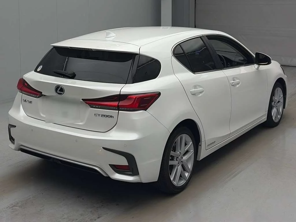 Lexus CT200h  с аукциона в Японии