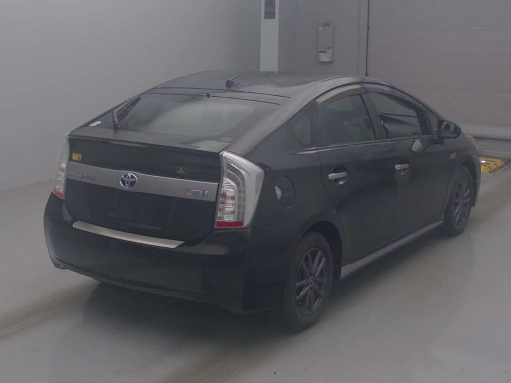 Toyota Prius PHV  с аукциона в Японии