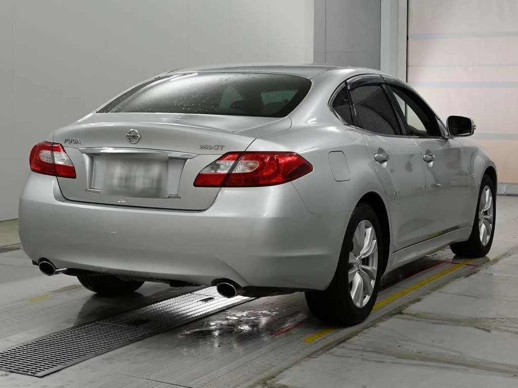 Nissan Fuga  с аукциона в Японии