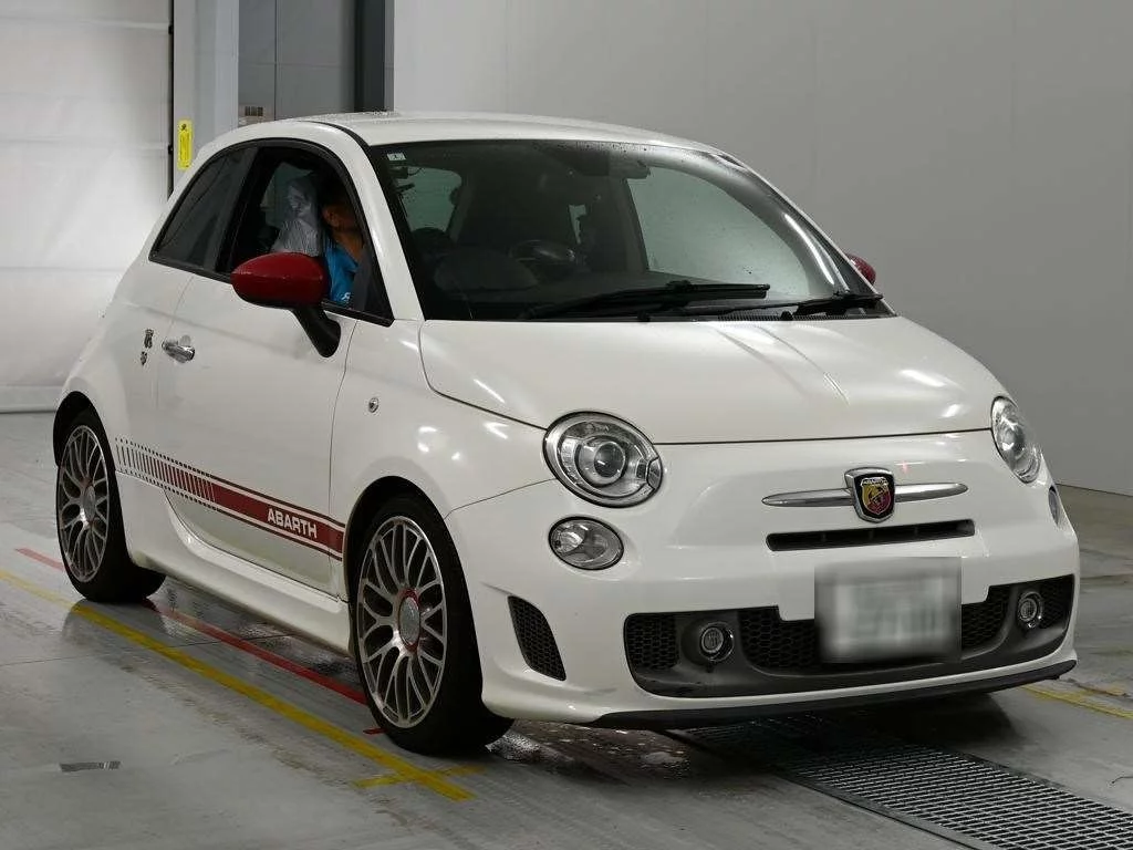 Abarth 595  с аукциона в Японии