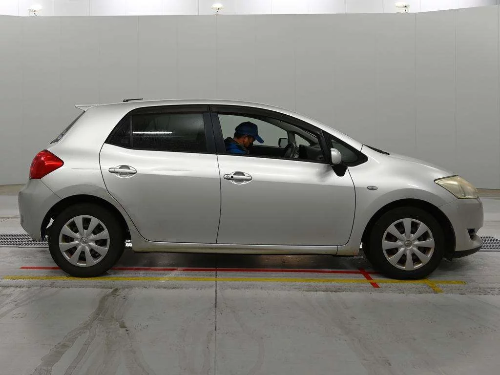 Toyota Auris  с аукциона в Японии