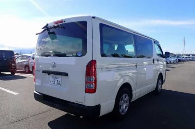 TOYOTA HIACE VAN