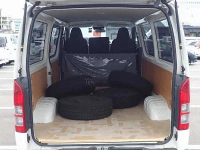 TOYOTA HIACE VAN