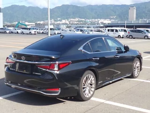 Lexus ES300h  с аукциона в Японии